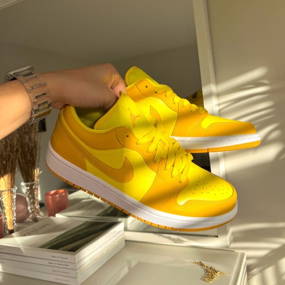 Jordan 1 Low - Picture 11 of 11